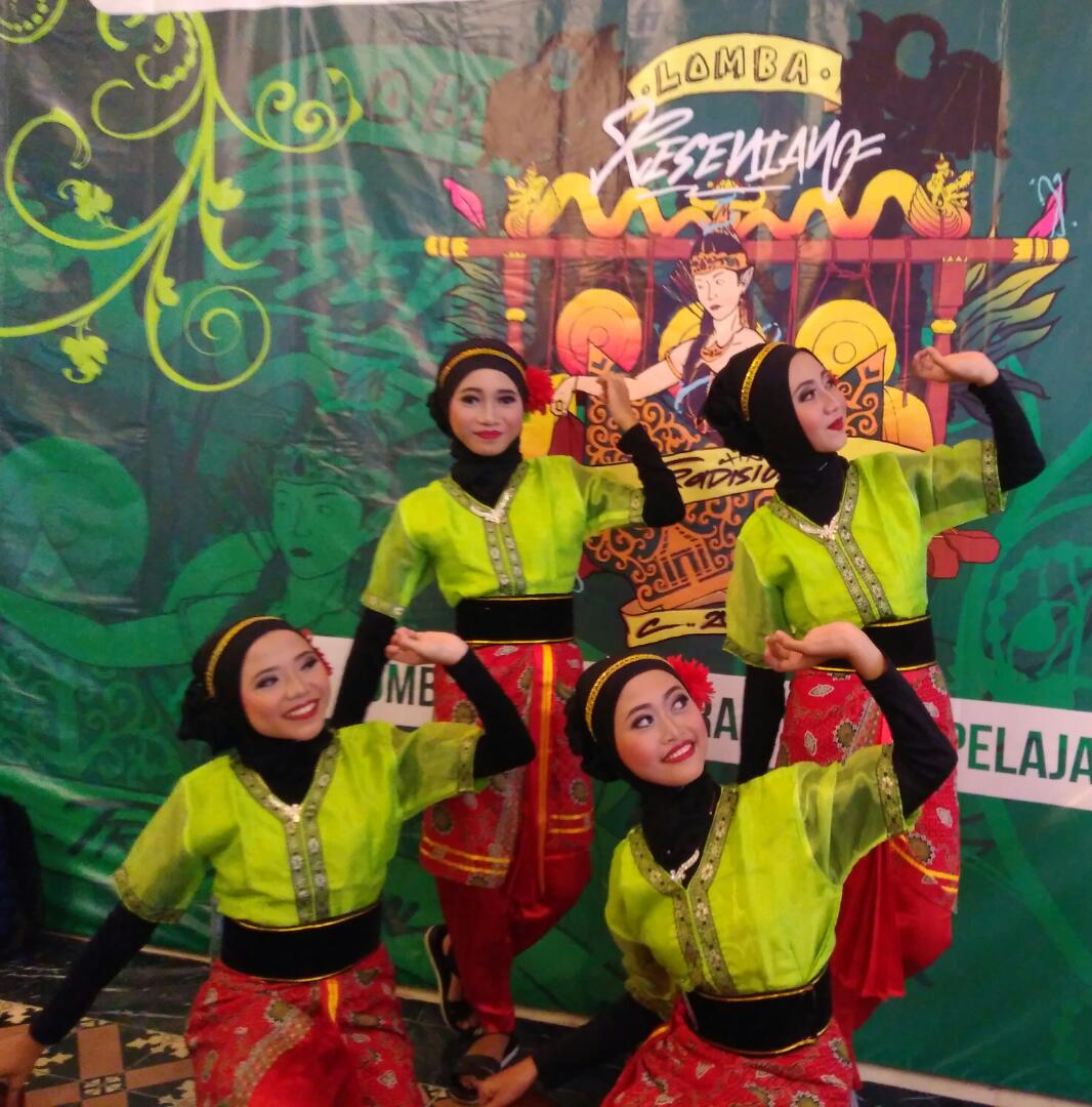 mengikuti-lomba-kesenian-tradisional-di-jcm